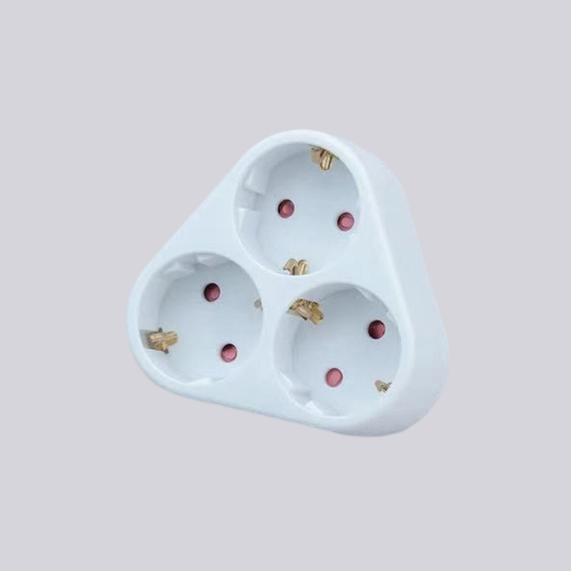 Adaptateur triangulaire à trois fiches rondes de type allemand G01-03A