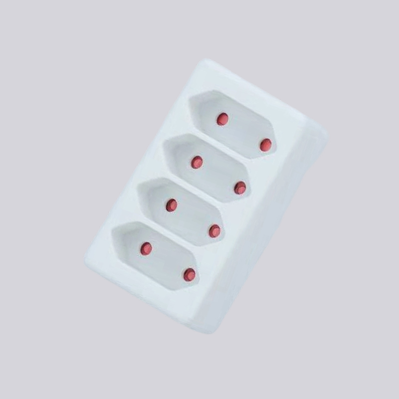 Adaptateur à quatre fiches plates de type allemand G01/4